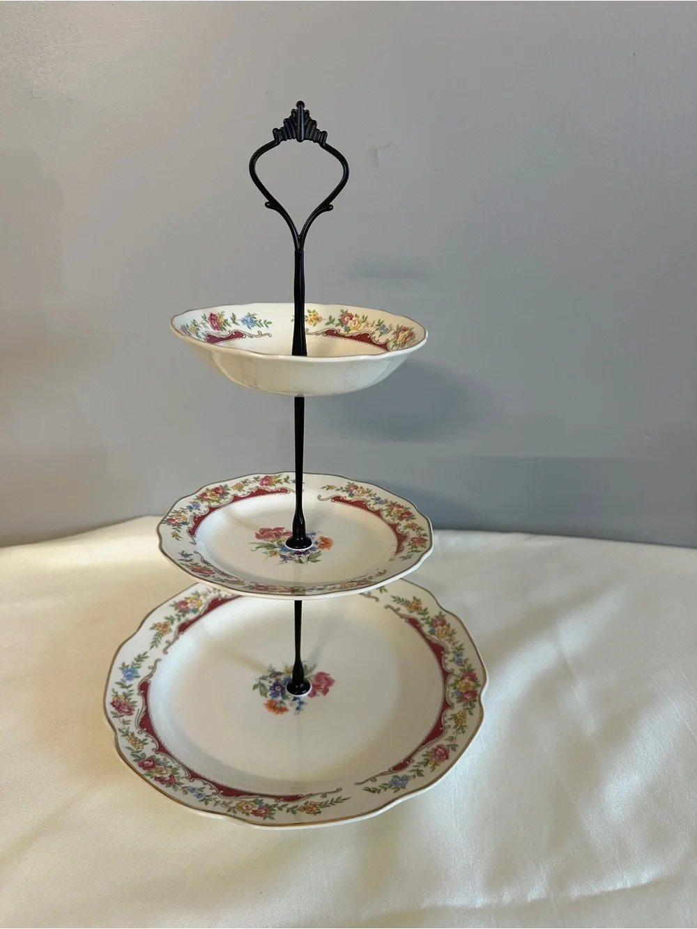 Premier Regal Three-Tier Floral Serving Stand in Cream and Pink 22kt